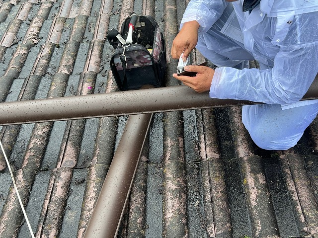 軒樋止まり接着